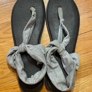 Sanuk sandals: Size 11 W